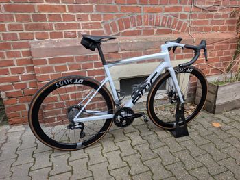 Used BMC Teammachine SLR 01 TWO 2024 2024 Road & Gravel, White — image 6 of 11