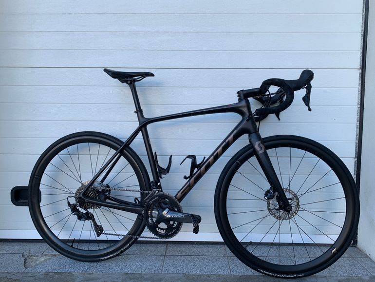 Used Scott Addict 10 disc carbon 2021 2021 Road & Gravel, Black — image 1 of 13