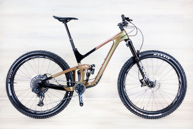 Used Giant Giant Trance X Advanced Pro SE 2024 Mountainbike — image 1 of 20