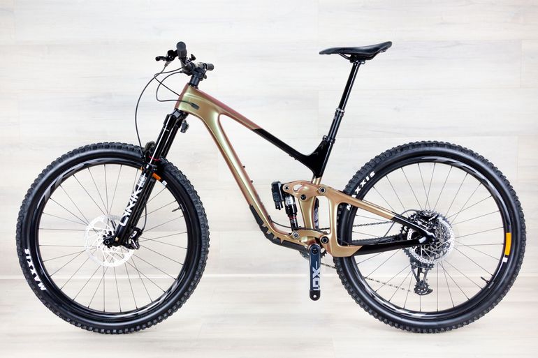 Used Giant Giant Trance X Advanced Pro SE 2024 Mountainbike — image 2 of 20