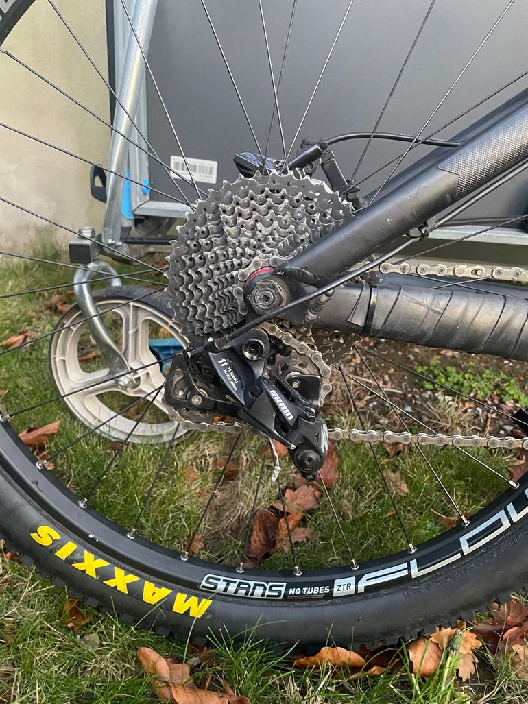 Used Dartmoor Hornet 2018 2018 Mountainbike, Black, 27.5 — image 3 of 7