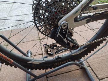 Used Pivot Shuttle AM 2024 Mountainbike, Light Gray — image 3 of 4