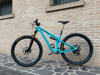 Yeti, Yeti Sb100