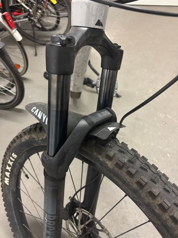 Used Canyon Spectral 5 2024 2024 Mountainbike, Light Gray, 27.5, 29 — image 10 of 10