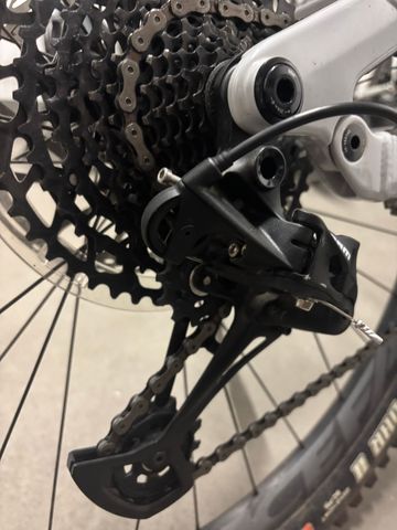 Used Canyon Spectral 5 2024 2024 Mountainbike, Light Gray, 27.5, 29 — image 8 of 10
