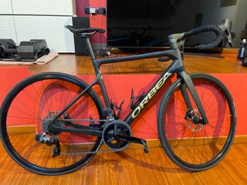 Gebrauchtes Orbea ORCA M30i 2022 2022 Road & Gravel, Schwarz — Bild 1 von 3
