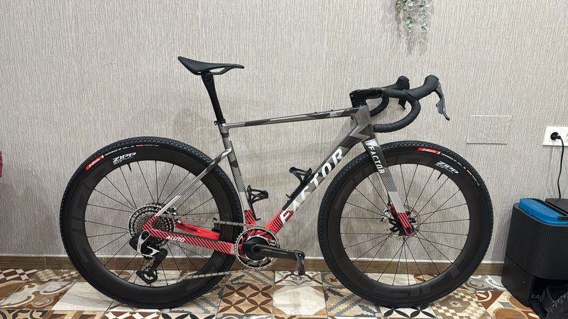 Used Factor ALUTO 2025 Road & Gravel, Light Gray — image 1 of 3