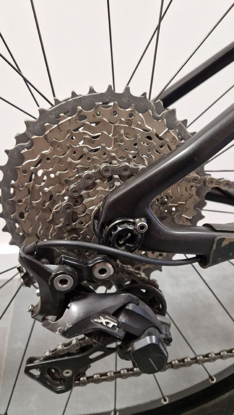 Used Focus Raven Shimano Deore XT 2018 Mountainbike, Black — image 6 of 8