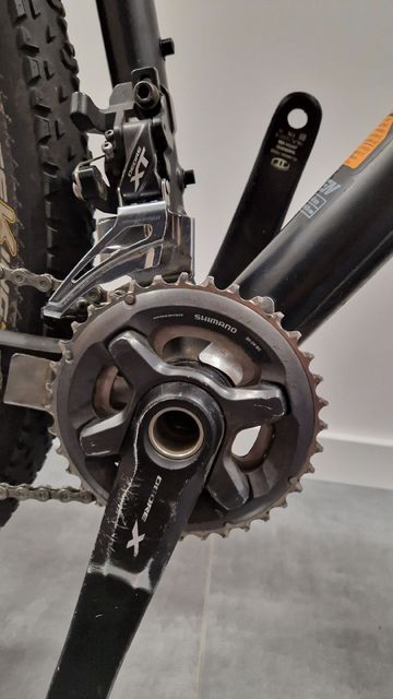 Used Focus Raven Shimano Deore XT 2018 Mountainbike, Black — image 4 of 8