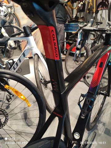 Gebrauchtes Colnago V3 Shimano Ultegra Di2 (12 Speed) 2024 Road & Gravel, Schwarz — Bild 5 von 6