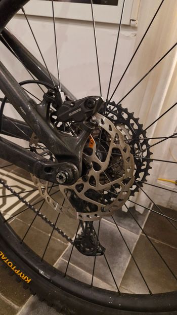 Used Trek Remedy 8 2022 Mountainbike, Black — image 2 of 12