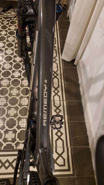Used Trek Remedy 8 2022 Mountainbike, Black — image 11 of 12
