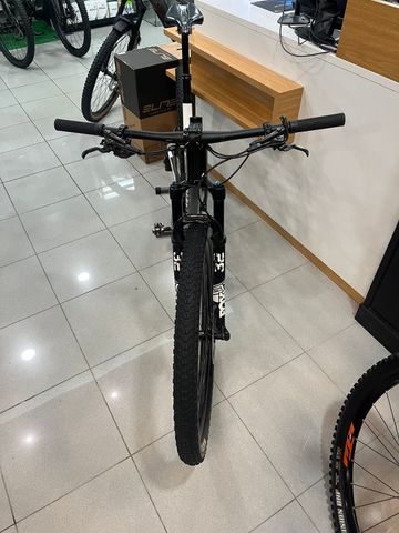 Brugt Canyon Lux World Cup CF 7 2024 2024 Mountainbike — billede 4 af 6