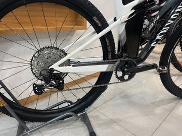 Brugt Canyon Lux World Cup CF 7 2024 2024 Mountainbike — billede 6 af 6