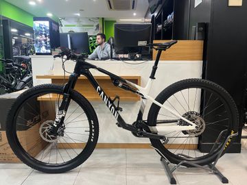 Brugt Canyon Lux World Cup CF 7 2024 2024 MTB