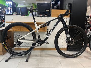 Brugt Canyon Lux World Cup CF 7 2024 2024 Mountainbike — billede 2 af 6