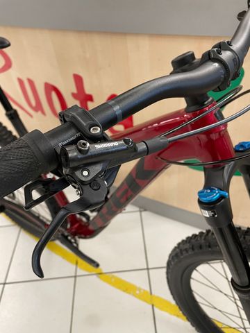 Used Trek Roscoe 9 2023 2023 Mountainbike, Red, 29 — image 6 of 12