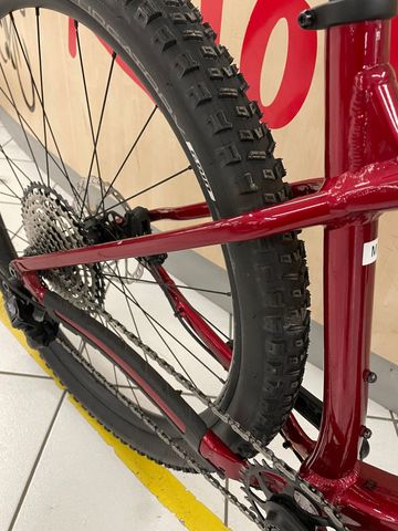 Used Trek Roscoe 9 2023 2023 Mountainbike, Red, 29 — image 8 of 12