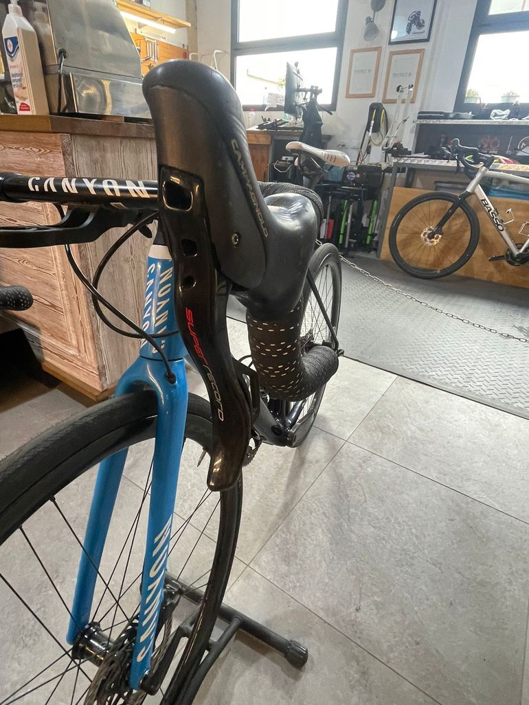 Used Canyon Ultimate CF SLX Disc 9.0 Team Movistar 2020 2020 Road & Gravel — image 4 of 12