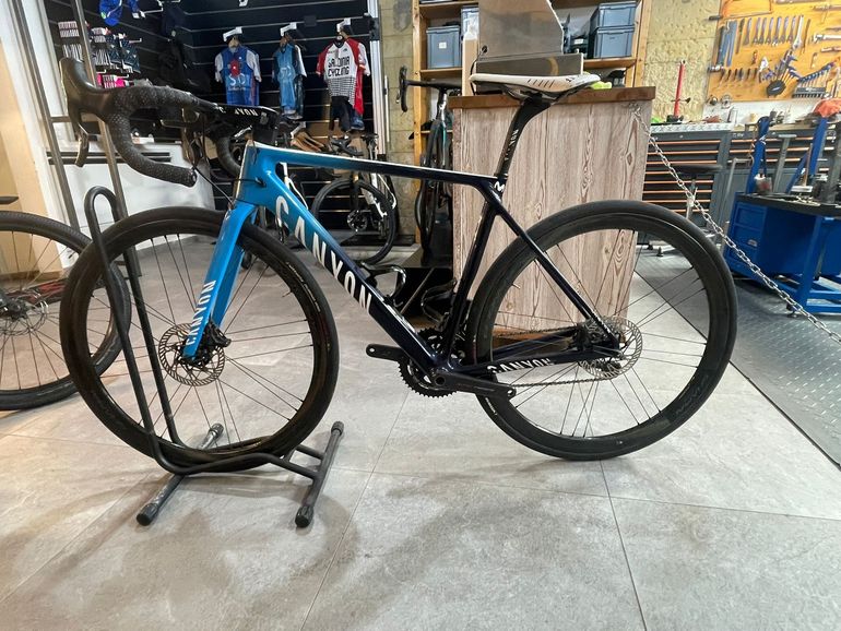 Used Canyon Ultimate CF SLX Disc 9.0 Team Movistar 2020 2020 Road & Gravel — image 3 of 12