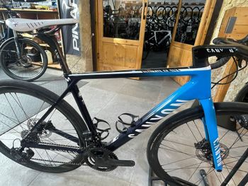 Used Canyon Ultimate CF SLX Disc 9.0 Team Movistar 2020 2020 Road & Gravel — image 7 of 12