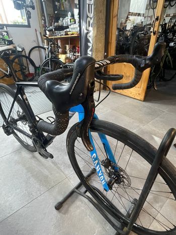 Used Canyon Ultimate CF SLX Disc 9.0 Team Movistar 2020 2020 Road & Gravel — image 5 of 12