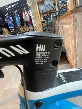 Used Canyon Ultimate CF SLX Disc 9.0 Team Movistar 2020 2020 Road & Gravel — image 10 of 12