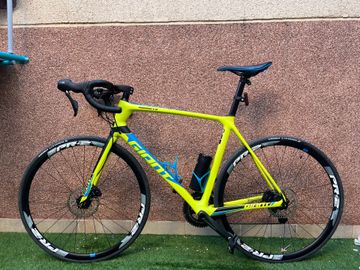 Brugt Giant TCR Advanced 1 Disc KOM 2019 2019 Road & Gravel