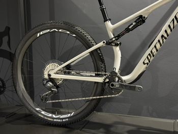 Gebrauchtes Specialized Epic 8 Expert 2026 Mountainbike, Hellgrau — Bild 5 von 5
