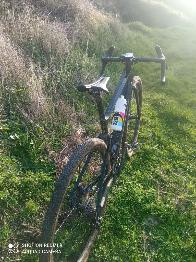 Giant Revolt Advanced 3 2025 2025 Road & Gravel d'occasion — image 5 sur 9