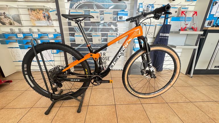 Used Berria MAKO 9 2021 2021 Mountainbike, Orange, 29 — image 1 of 11