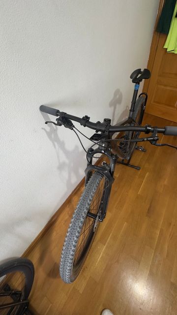 Used Trek Procaliber 9.5 2023 2023 Mountainbike, Light Gray, 29 — image 2 of 6
