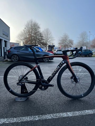 Pinarello Dogma F 2025 - Ultegra Di2 - Foundation 45 2025 Road & Gravel usato