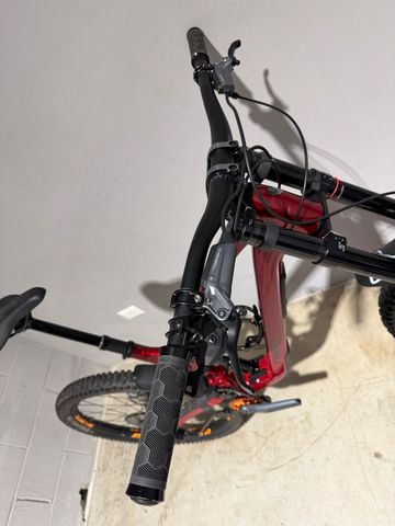 Trek Slash Shimano Deore XT 2025 Mountainbike usato, Rosso — immagine 3 di 5