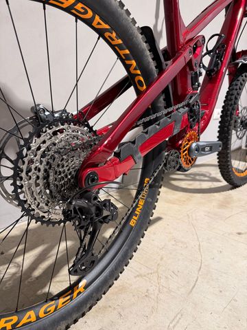 Trek Slash Shimano Deore XT 2025 Mountainbike usato, Rosso — immagine 5 di 5
