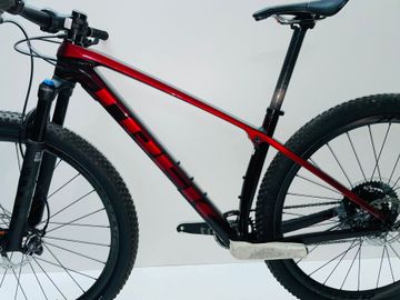 Used Trek Procaliber 9.8 2023 2023 Mountainbike, Red, 29 — image 4 of 5