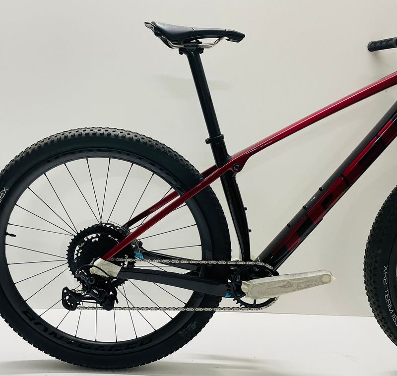 Used Trek Procaliber 9.8 2023 2023 Mountainbike, Red, 29 — image 2 of 5