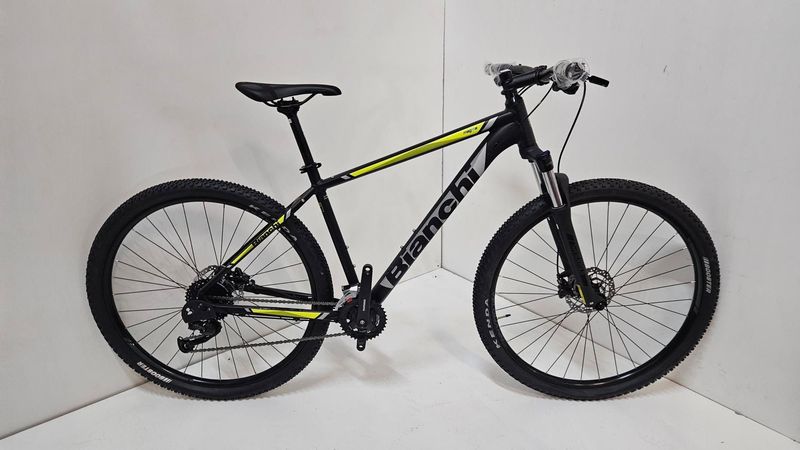 Tweedehands Bianchi MAGMA 9.2 ALIVIO 9x2V 2025 MTB