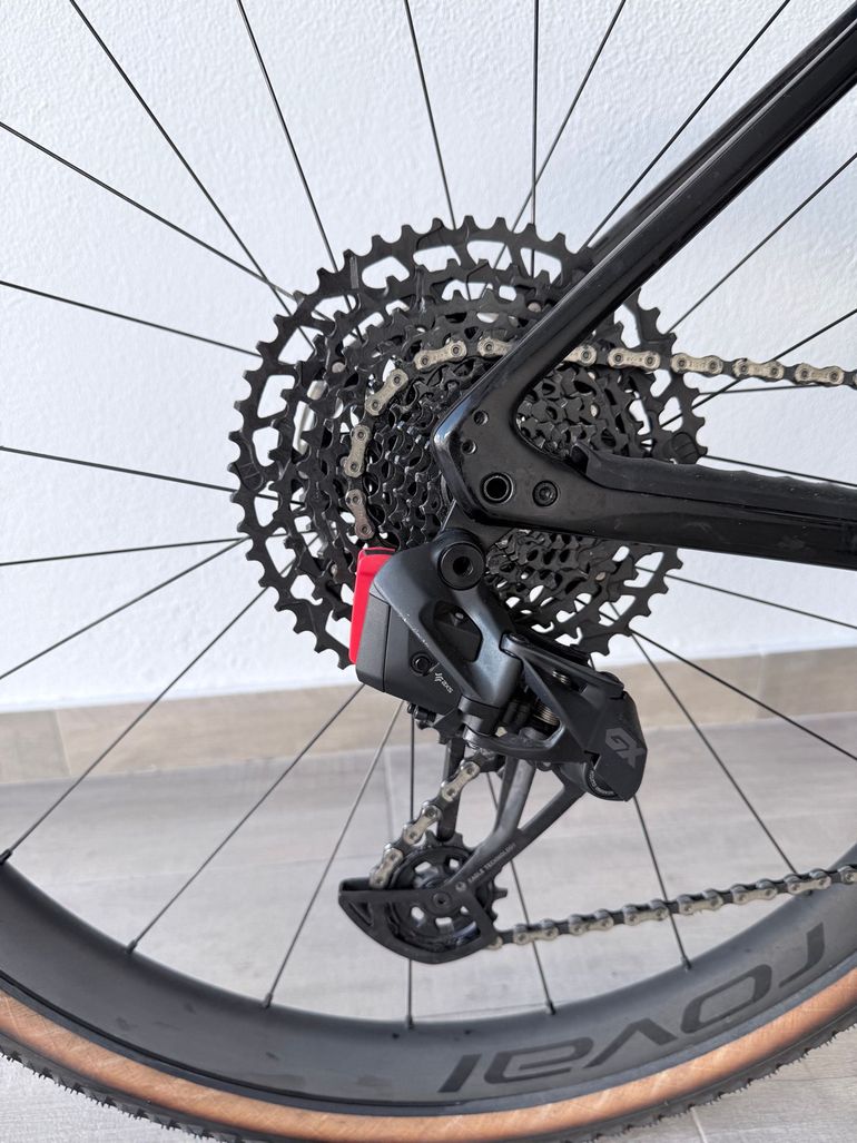 Used Specialized Diverge Expert Carbon 2022 2022 Road & Gravel — image 3 of 24