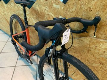 Used Giant Revolt X 1 2024 2024 Road & Gravel, Orange — image 5 of 11
