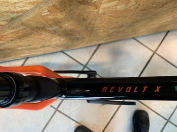 Used Giant Revolt X 1 2024 2024 Road & Gravel, Orange — image 9 of 11