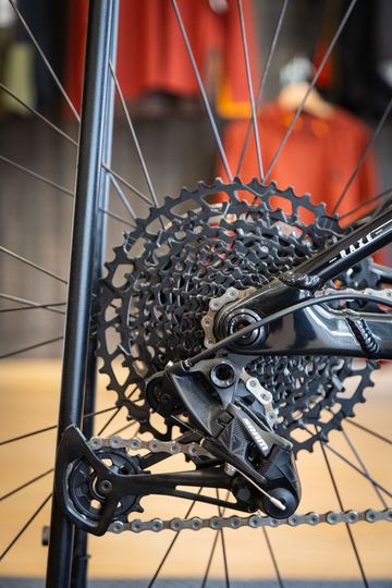 Used Mondraker RAZE 2023 2023 Mountainbike, Black, 29 — image 4 of 8