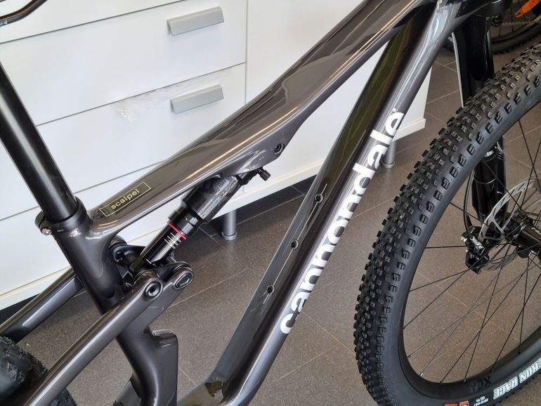 Used Cannondale SCALPEL CARBON 2 LEFTY 2025 Mountainbike, Black — image 3 of 5