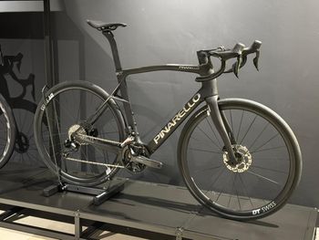 Pinarello X5 SHIMANO 105 Di2 2024 2024 Road & Gravel usato