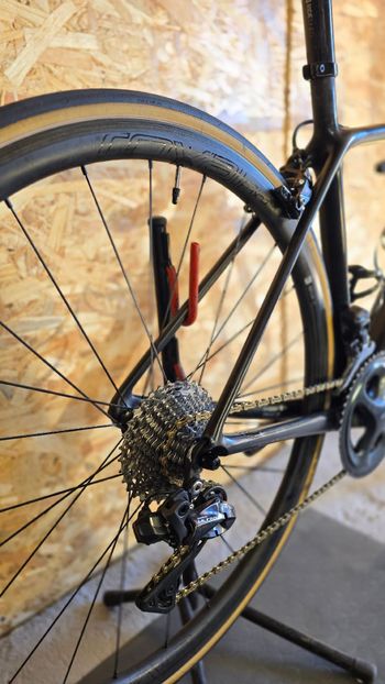 Used Trek Domane Shimano Ultegra Di2 2017 Road & Gravel, Schwarz — image 3 of 3