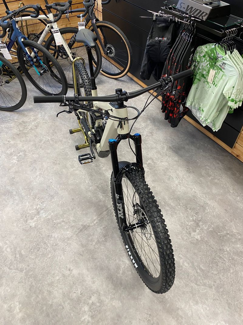 Used Moustache Game 150.7 2024 2024 Mountainbike, White, 29 — image 5 of 5