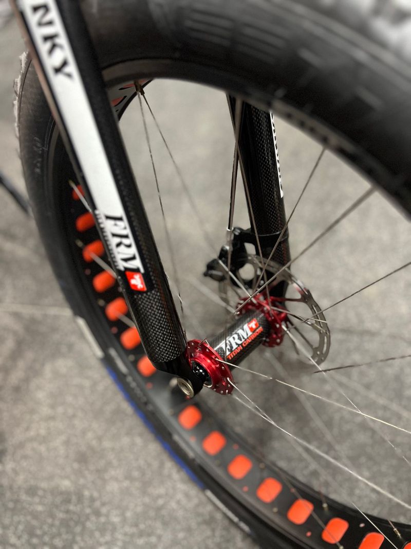 Gebrauchtes FRM FAT 8HP 2022 Mountainbike, Rot — Bild 4 von 4