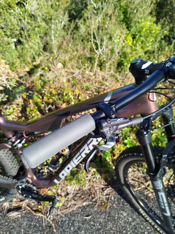 Used Lapierre Xr SRAM GX Eagle AXS 2023 Mountainbike, Purple — image 6 of 12