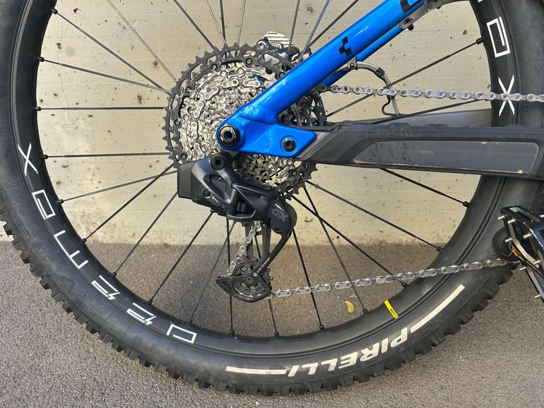 Used CUBE Stereo hybrid Shimano Deore XT 2023 Mountainbike, Blue — image 12 of 25
