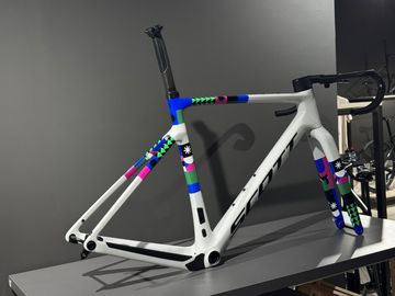 Used Scott Addict RC GR HMX Frameset 2024 Road & Gravel, White — image 3 of 6